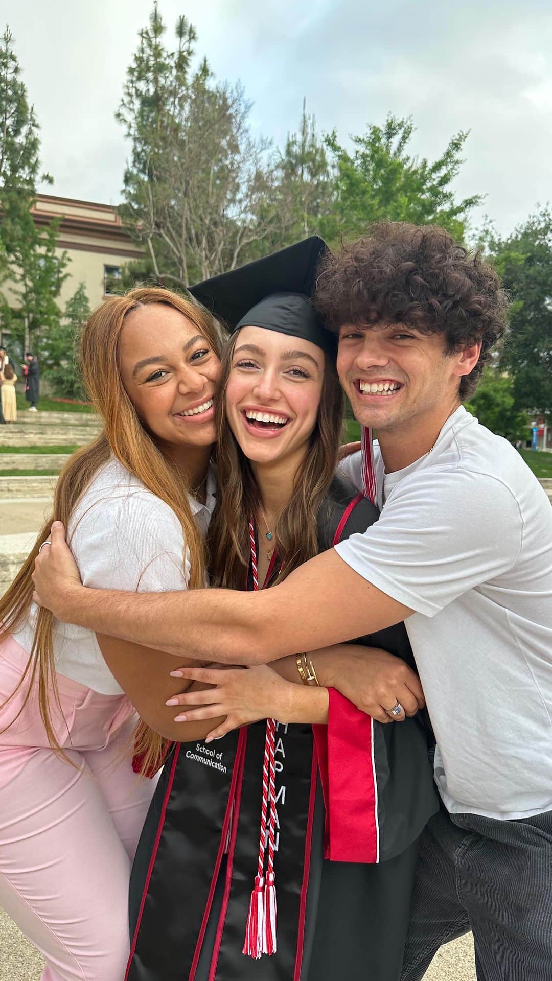 Nia Sioux Frazierのインスタグラム：「Proud best friend moment!!! We love you syd!!!」