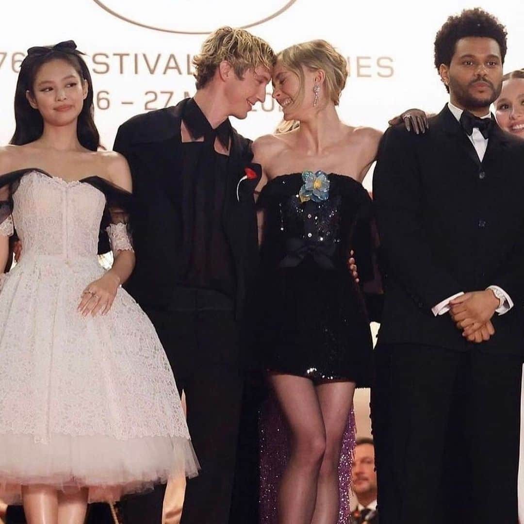 トロアイ・シヴァンさんのインスタグラム写真 - (トロアイ・シヴァンInstagram)「I love these people so much shit’s crazy. Cannes w @theidol ❤️‍🔥」5月24日 9時17分 - troyesivan