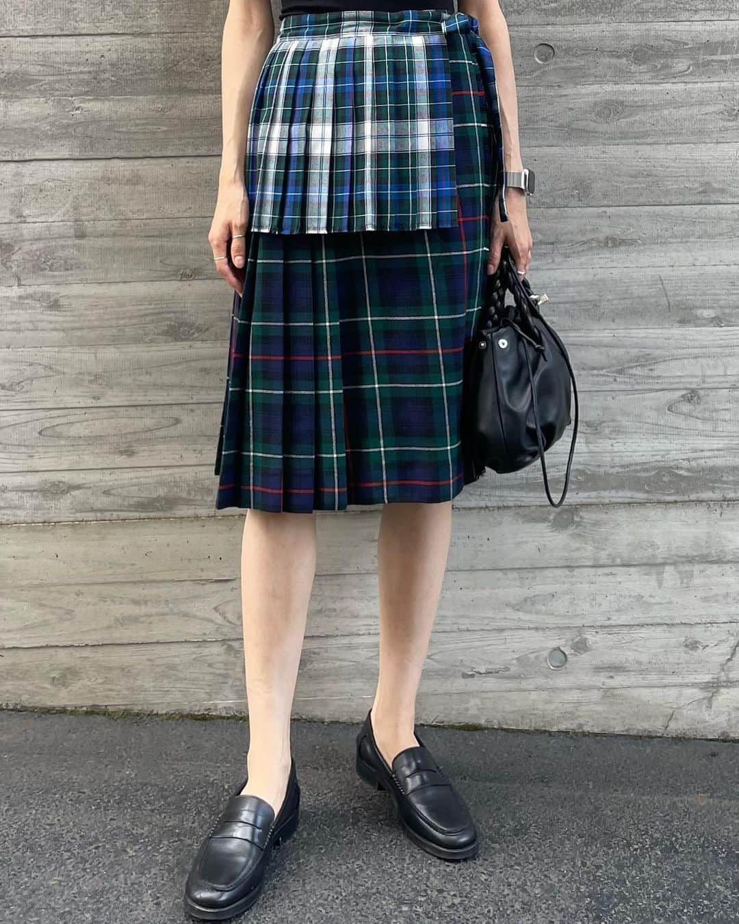 垣内彩未さんのインスタグラム写真 - (垣内彩未Instagram)「@rentrayage 👗❤️‍🔥 の、チェック巻きスカート。  パンツとレイヤードしても可愛いけど、 サラッと着るのも可愛い🫶  @rentrayage は サスティナブルに力を入れているブランド🌏 可愛いくて環境に優しいは 正義すぎる🦸🏻‍♀️🫶  #kakiuchiayami服」5月24日 9時32分 - kakiuchiayami