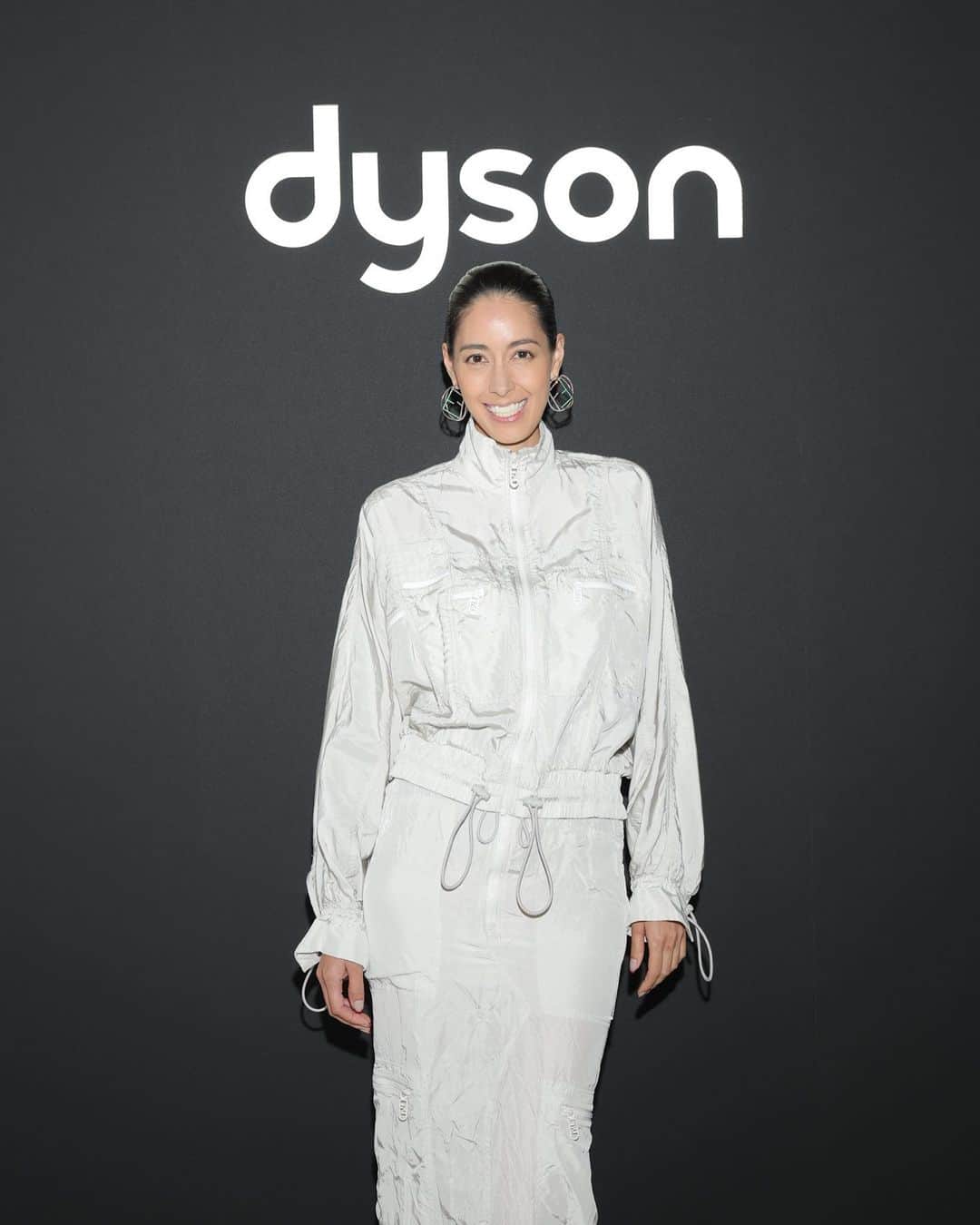 森泉さんのインスタグラム写真 - (森泉Instagram)「Dyson Launch Pad ダイソンの最新テクノロジーが体験できるポップアップイベントにいったよ！新発売の "Dyson Zone" 空気清浄ヘッドホンも体験♪ #dysonlaunchpad #Dyson360VisNav #ロボット掃除機 #DysonZone #PR」5月24日 9時37分 - izumi.mori