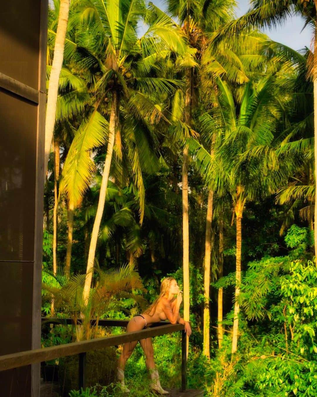 ロッティ・モスのインスタグラム：「🌴 @beyondthepinesmagazine」