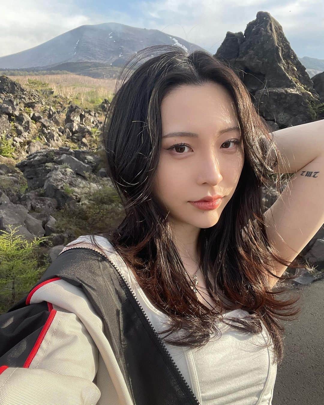 空喰うなるさんのインスタグラム写真 - (空喰うなるInstagram)「🌋🦅🪨」5月24日 20時39分 - unnr.in
