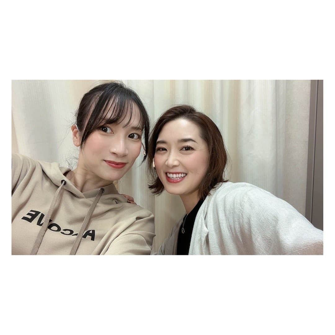 花陽みらさんのインスタグラム写真 - (花陽みらInstagram)「【 #珈琲いかがでしょう 】千穐楽から数日☕️  ちょい長くなります🫣 まぁ、よーするに、、 最高のプレゼントでした！って事を 吐露してます😂  　  #コナリミサト 先生の描く ［礼］という人を 舞台の上で生き抜けて心からの感謝を🕊️ そして、のびのびと私を自由に心向くまま出来るよう、導いて下さった演出の臣太郎に感謝を。  エスプレッソマシンと再び出会えて良かったね。礼。 礼と出会えて良かったね。私。  　 ⭐︎今回お芝居沢山した仲間と📷✨ (漫画，ドラマを知ってる人はわかるはず！！)  　 ・礼の背中を押してくれた青山さん(#校條拳太朗 さん) 毎回打ち合わせ0。お互いその場で感じた事を投げあったジェットコースターのような場面。何やっても受け入れてくれる座長に感謝🕊️ とてつもなく…とてつもなく楽しかったー🫣 ※写真は、私がひたすらエスプレッソマシンを叩いてるシーン。  ・青山さんを追いかける、ぺい(#久下恭平 さん) 礼の部屋で青山さんの似顔絵描くシーンは ジャックナイフのような恭平君との芝居は痺れたー痺れて、心そのまま渡してました！ 楽しかったなー😭  　　 ・礼も大きな影響をうける、ピンクちゃん(#新谷姫加 さん)。姫加もキラキラピカピカ😍パワーに毎回引っ張られ！感謝  　 ・礼の親友。めちゃくちゃ良いやつヤイコ(#音羽美可子 さん) こちらも打ち合わせなく、毎回全てを受け止めてくれる美可子に感謝😭 　  ・そして、昔の礼(#安井摩耶 さん)。彼女が居なかったら今、礼は居なかったので！ 共に生きてくれてありがとう😭✨  　 ・礼の部屋に入り浸ってる真島(#竹本洋平 さん)マサヒロ(#本間健太 さん)のシーンも楽しかった 写真📷撮るの忘れてしまったね🫣  　 ・そして！珈琲先生のモタエさん(#斉藤レイ さん)。 レイさんのシーンは珈琲やっている身からしたら、心に痛いほど刺さるシーン。 私もそれを持って珈琲を今後も愛そう！  　 ・青山さんの珈琲のんで珈琲が好きにぬった垣根ちゃん(#太田奈緒ちゃん) まさに、昔コーヒーがハマったころの私のよう。＋なおちゃんの笑顔でさらに癒される☺️  　　 皆さんも、知っていると思いますが、、 私は【珈琲大好き人間】🫣✨www 今回舞台でも触れると思っていましたが、  　 実際は ダルダル部屋着でゴミだらけの舞台上ゴロゴロして、エスプレッソマシンを殴りつづけるなんて…笑 想像して居ませんでした。  でも、、そこには新しい自分がいて、 世界があって。 前へ進む勇気をもらえて。。  　 それは、［礼］というキャラクターだけでなく この［珈琲いかがでしょう］登場人物それぞれにストーリーがあり…  観てくださった方の心に少しでも響いていたら幸いです☕️✨🙏  改めて、この作品のパワーを感じながら漫画を眺めています。  素晴らしい経験をさせていただいきました😌  　　 そして、最高の座組のメンバーと会えた事！ 最高の🎁だと思っています☺︎ そして、アンダーとして支えてくれた、かねやん(#兼尾洋泰 さん)と、まきちゃん(#吉永真希 さん)にも心から感謝  　　 また いつか 皆さんと 会えますように！！  芝居って面白い。 おもしろーーい！  さ！！！ さらに新しい自分見つけれるように😎🙌✨ コマ進めましょ！  全然話かわりますが、、w なんか、オシャレなInstagramを目指そーかなーなんて思ったけれど、、笑 このダラダラ感が私っぽいや！ ってなったので🫣」5月24日 20時40分 - miku_hanahi