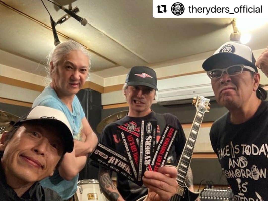 イマイアキノブのインスタグラム：「#Repost @theryders_official with @use.repost ・・・ モー今週末！ 35年分の感謝を込めて多彩なゲストとともにおもてなし。 換気タイムを挟み第二部の幕開けはライダーズ2008！ スペシャルデザインチケットも用意したので受付でもらってね。 予測不能な昨今時勢、カッコつけてもはじまらねー、 一緒にtogetherしよーぜ  by MOH #theryders」
