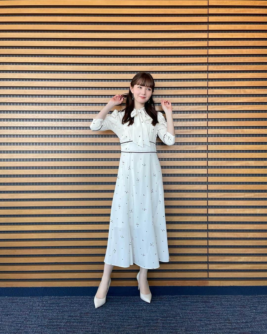 マーシュ彩さんのインスタグラム写真 - (マーシュ彩Instagram)「ちょっと前のディズニー中継の時の写真と共に🌞 #zip衣装 (あれ、、どこかにくぼさんが、、写り込んで、、)」5月24日 20時43分 - ayamarshofficial