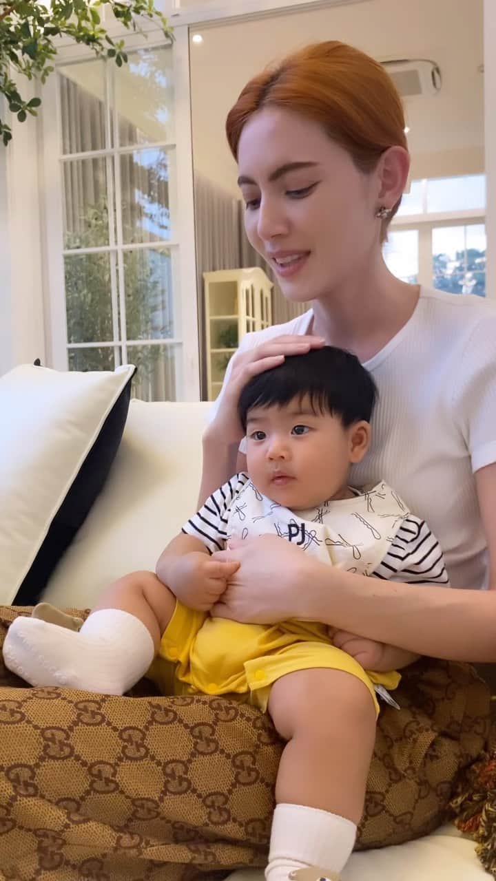 マイ・ダーウィカーのインスタグラム：「หยิกมันน้อยไปขอกัดเลยแล้วกันนะครับน้าใหม่😂❤️ มาอีกน้าหลงแล้วคร้าบบบบ」