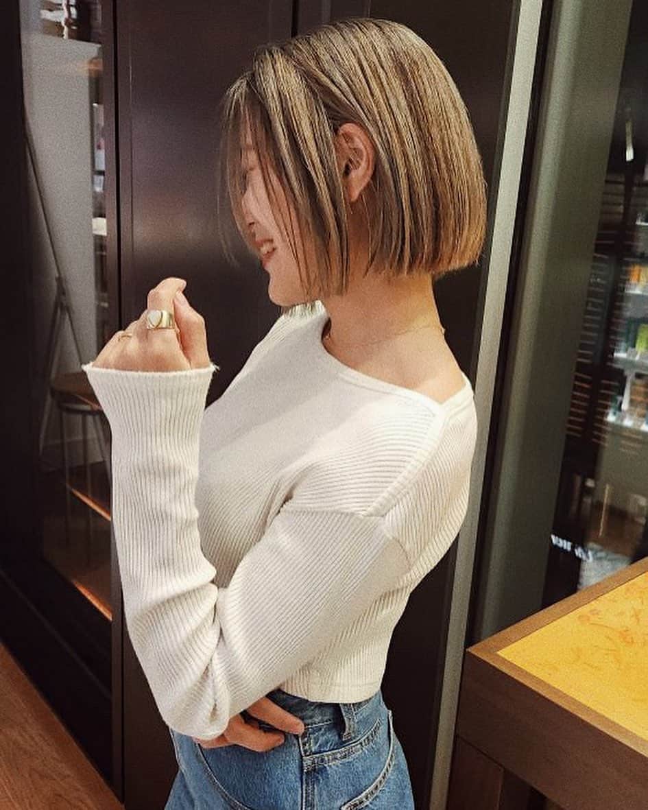 上野智子のインスタグラム：「#スタメンアクセ とお口ケア👄  去年から愛用している @tobefresh_jp の薬用マウススプレー。出かける時はバッグに忍ばせて気になったときにお口にシュっ👄すっきり〜:)  また継続して使ってみますので一緒にぜひ❤︎❤︎ #TOBEFRESH #瞬間エチケット #pr」