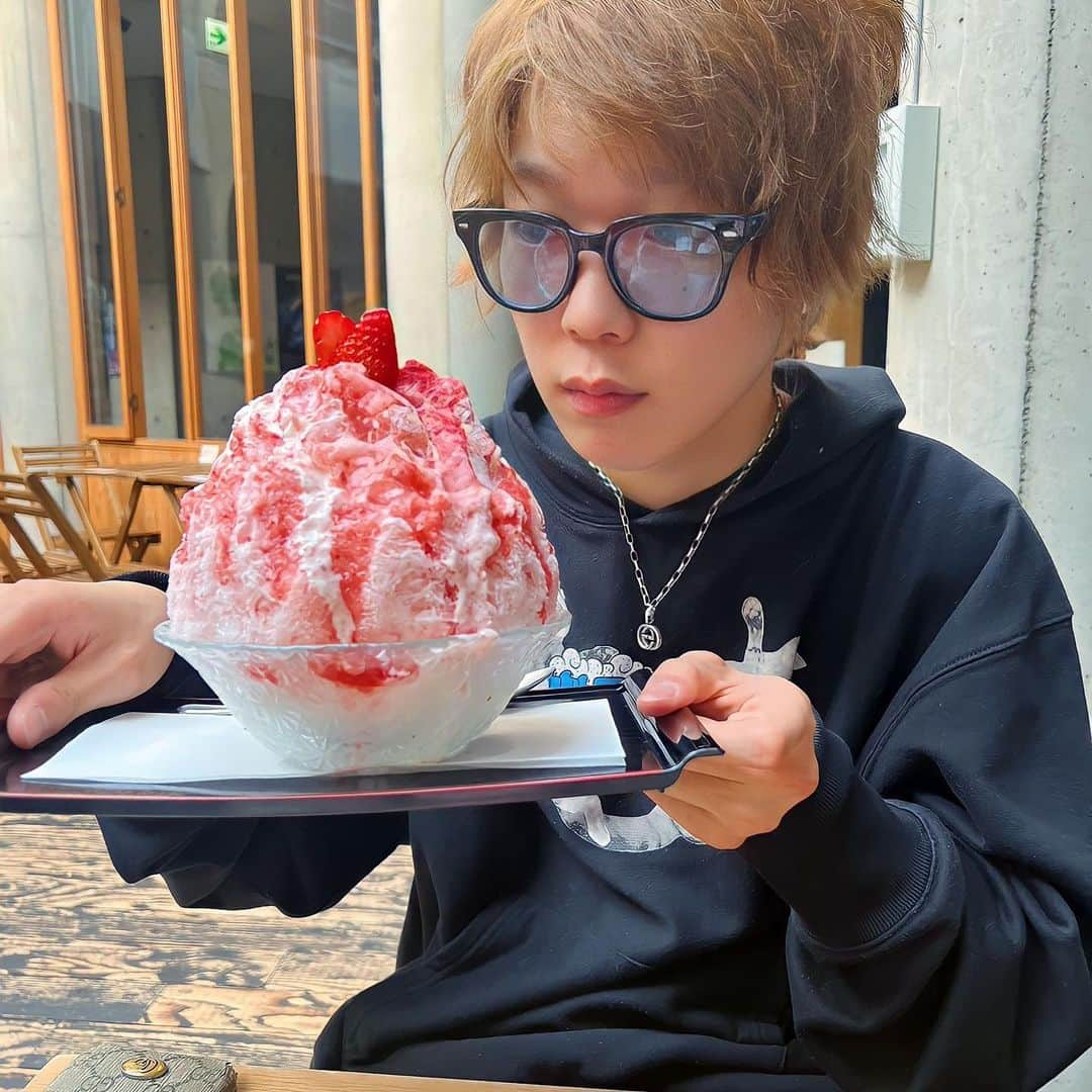 きんふんぱーりーさんのインスタグラム写真 - (きんふんぱーりーInstagram)「かき氷食べたら頭痛くなりまひた🍧😢  #かき氷  #いちご  #最近いちごにハマってる」5月24日 19時34分 - toshi_kp