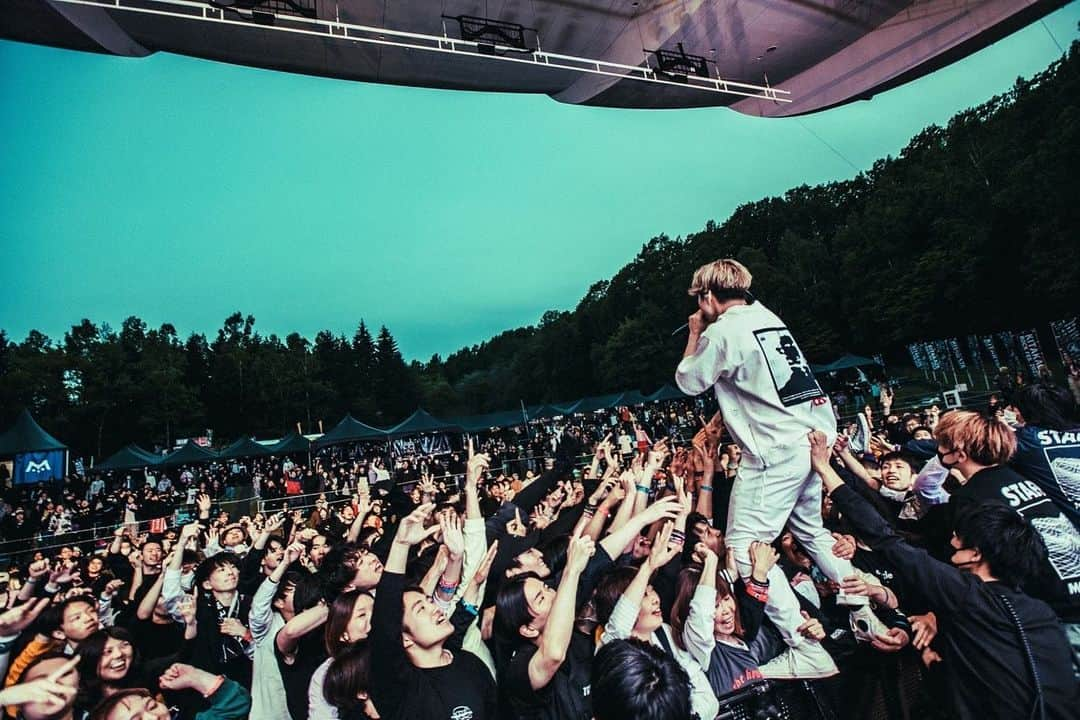 AG（エイジ）さんのインスタグラム写真 - (AG（エイジ）Instagram)「KITAKAZE ROCK FES. 2023 皆にとって1年に1度の北海道での楽しみになったら最高だ。 俺たちにとっては1年に1度燃えて灰になる日だ。笑 📷 by @nekoze_photo  #やっと回復してきた  #NOISEMAKER #kitakaze  #kitakazerockfes」5月24日 19時38分 - noisemakerag