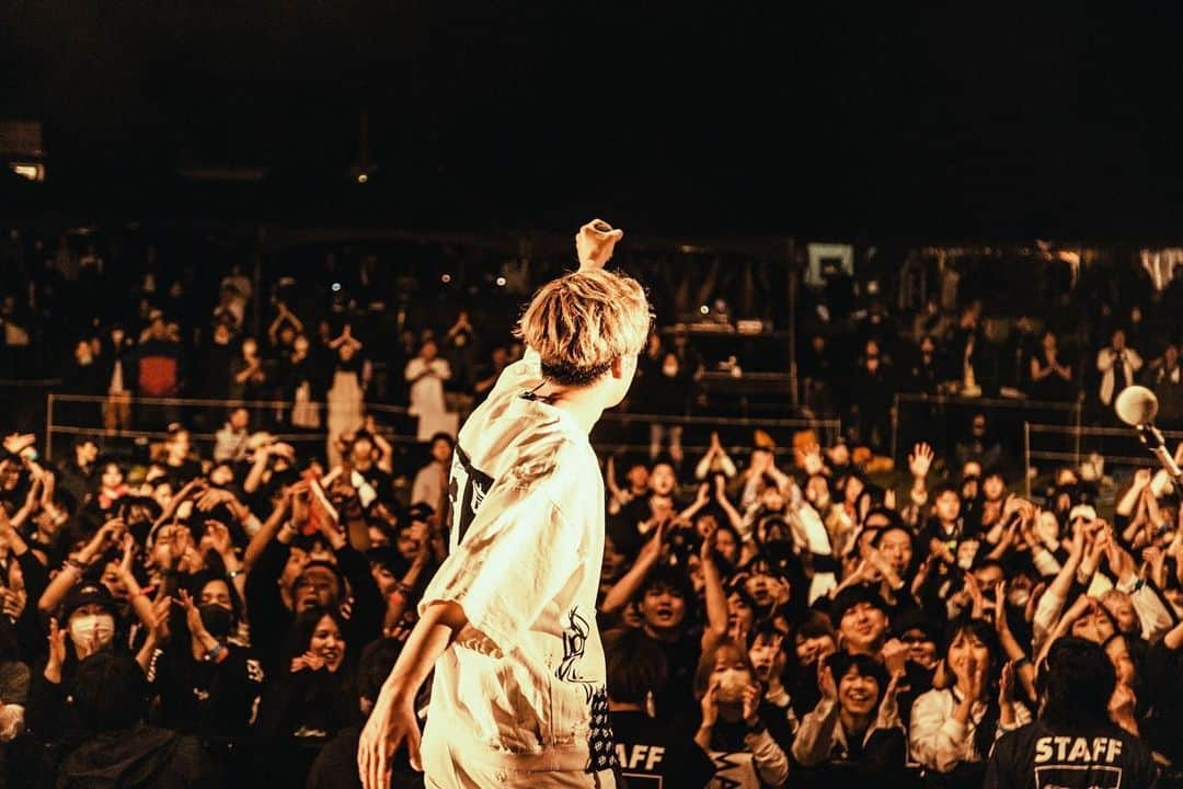 AG（エイジ）さんのインスタグラム写真 - (AG（エイジ）Instagram)「KITAKAZE ROCK FES. 2023 皆にとって1年に1度の北海道での楽しみになったら最高だ。 俺たちにとっては1年に1度燃えて灰になる日だ。笑 📷 by @nekoze_photo  #やっと回復してきた  #NOISEMAKER #kitakaze  #kitakazerockfes」5月24日 19時38分 - noisemakerag