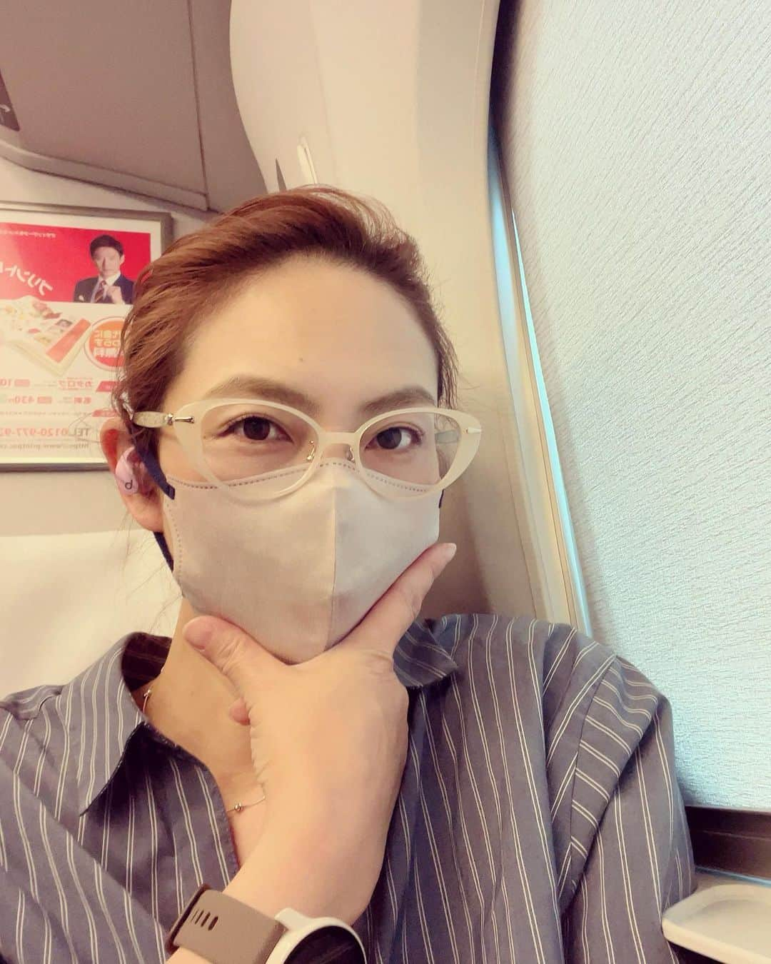 翠千賀さんのインスタグラム写真 - (翠千賀Instagram)「岡山へ。 さっきまで爆睡しましたよ。 で、目が覚めて投稿！ まだ京都過ぎたばっかり… さ。勉強しよ。  #旅　#岡山　#新幹線　#目覚めの投稿 #車中から」5月24日 19時54分 - chika.midori