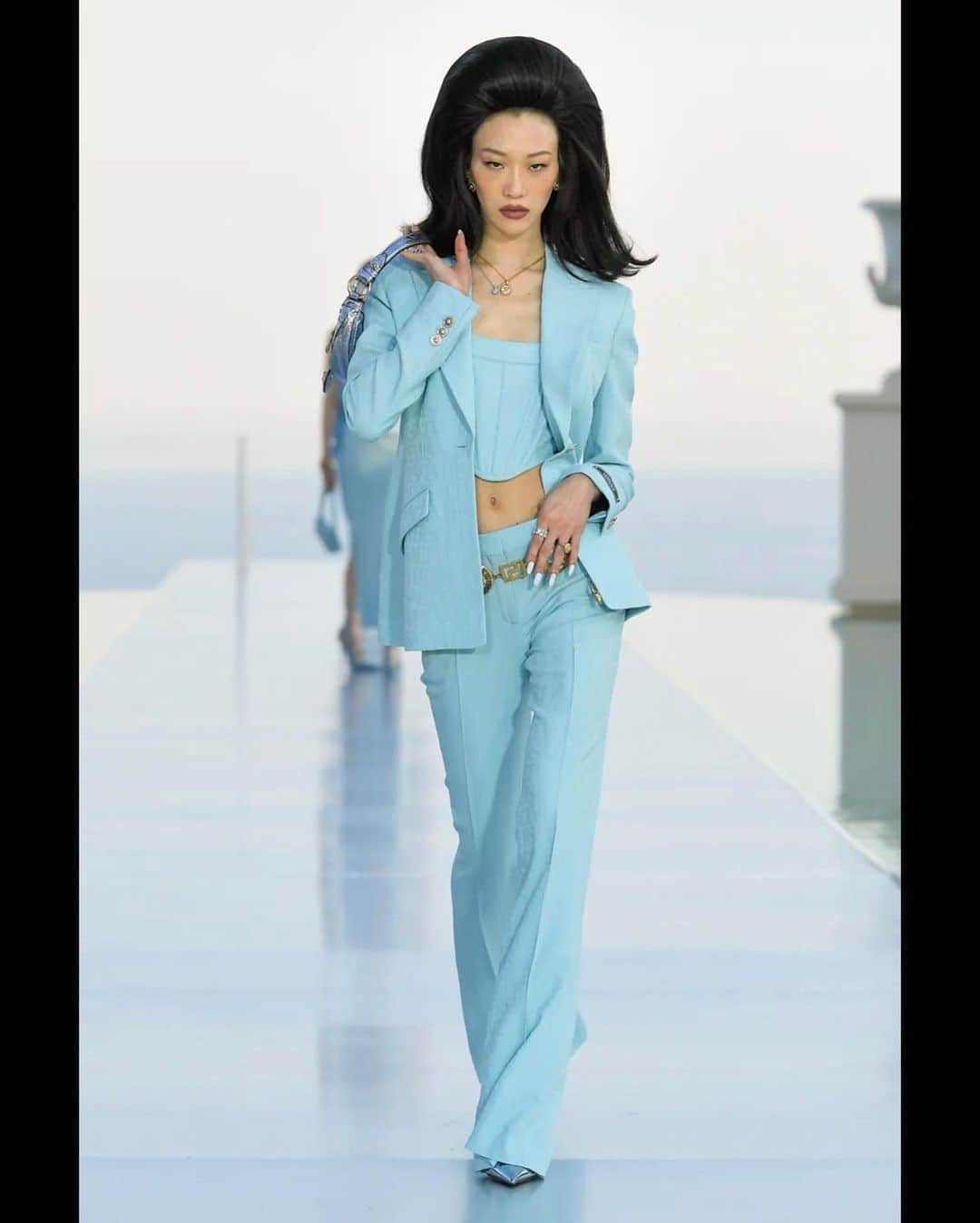ソラ・チョイさんのインスタグラム写真 - (ソラ・チョイInstagram)「Versace Resort 2024 ❤️‍🔥」5月24日 19時48分 - sola5532