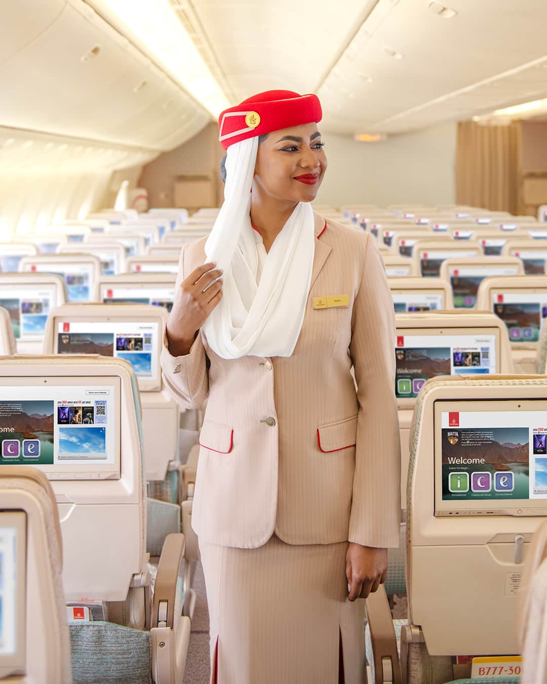 エミレーツ航空さんのインスタグラム写真 - (エミレーツ航空Instagram)「All smiles at work, because the sky is our office. 🥰   #Emirates #FlyBetter」5月24日 20時00分 - emirates