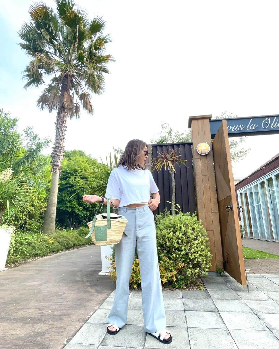 ETSUKOさんのインスタグラム写真 - (ETSUKOInstagram)「タグ🏷️ついたままずっと放置してたのに急に履き出したと思ったらめっちゃ気に入っちゃって履きまくってるpants😮‍💨🩶  #siestepeau  Tシャツは形が良いので3色持ってる🤍🤎🖤」5月24日 20時09分 - lalanail_etsu