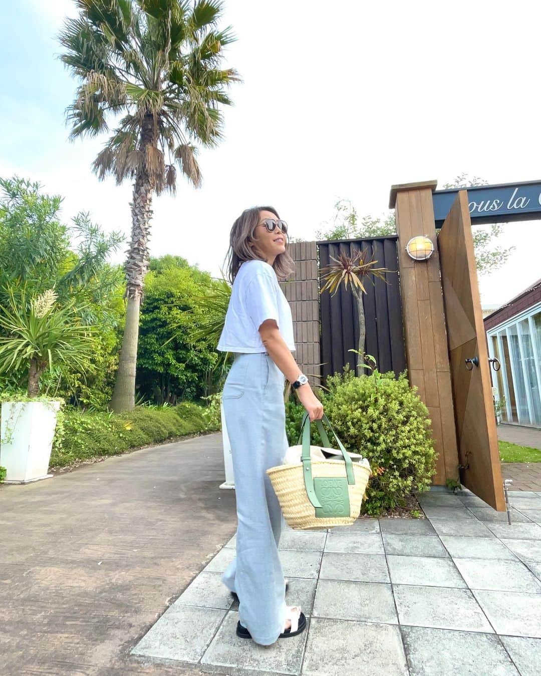 ETSUKOさんのインスタグラム写真 - (ETSUKOInstagram)「タグ🏷️ついたままずっと放置してたのに急に履き出したと思ったらめっちゃ気に入っちゃって履きまくってるpants😮‍💨🩶  #siestepeau  Tシャツは形が良いので3色持ってる🤍🤎🖤」5月24日 20時09分 - lalanail_etsu