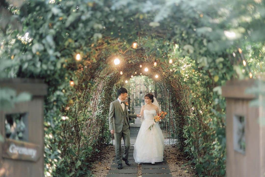 ラクラリエールさんのインスタグラム写真 - (ラクラリエールInstagram)「*  結婚式は当日を過ごすだけではなく 準備期間から"どんな1日を過ごしたいか" たくさんお話をしながら当日をイメージして お過ごしになるかと思います ⁡ もちろん楽しかったり嬉しい時間だけではなく 喧嘩したり大変だと思うこともあるでしょう ⁡ ただ　ふたりの想いを共有することで ⁡ 初めて出会った日や ふたりの思い出のことを思い出したり ⁡ お互いの家族や友人のこと 相手の意外な新しい一面を知ったり ⁡ 結婚式当日の1日だけではなく "準備を一緒に頑張った時間"も いとおしい時間になるのではないでしょうか ⁡ 結婚式を通してふたりの過去も未来も 幸せで大切なものなりますように*. ⁡ クラリエールでしか つくれない結婚式を↟⌂* ⁡ #ふたりの未来も幸せにするウエディング #クラリエール#ラクラリエール #森の結婚式#ガーデン ⁡ #子連れ結婚式 #大恋愛僕を忘れる君と #家族挙式#少人数結婚式 #結婚式準備#2023年冬婚#2023年秋婚 #大宮結婚式場#埼玉花嫁 #東京花嫁 #ガーデンウエディング#結婚式場見学 #ナチュラルウエディング #埼玉結婚式#リゾートウェディング #三橋の森 #ガーデン挙式 #プレ花嫁 #軽井沢ウエディング#パーティ会場 #ブライダルフェア#那須ウエディング #ガーデンパーティ」5月24日 20時10分 - laclairiere