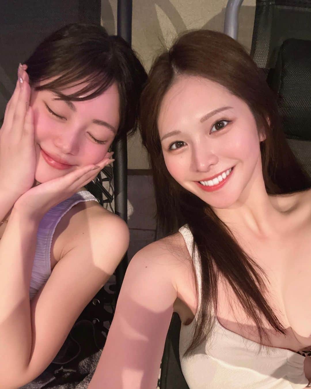 まゆのインスタグラム：「ちかちゃんと @azabu_tenqoo に行ってきました👙 今回のサ室は85度🧖🏻‍♀️  2人であったまって その後は2人が好きなご飯屋さん行って (写真撮り忘れた🤦🏻‍♀️ ちょっと久々に会ったから まだまだ喋り足りんくて気づいたら ガストでお酒飲んでた🤣🤣  大満足の1日でした🫶🩵  #サウナ #サウナ女子 #サ活 #水着 #プライベートサウナ #個室サウナ」
