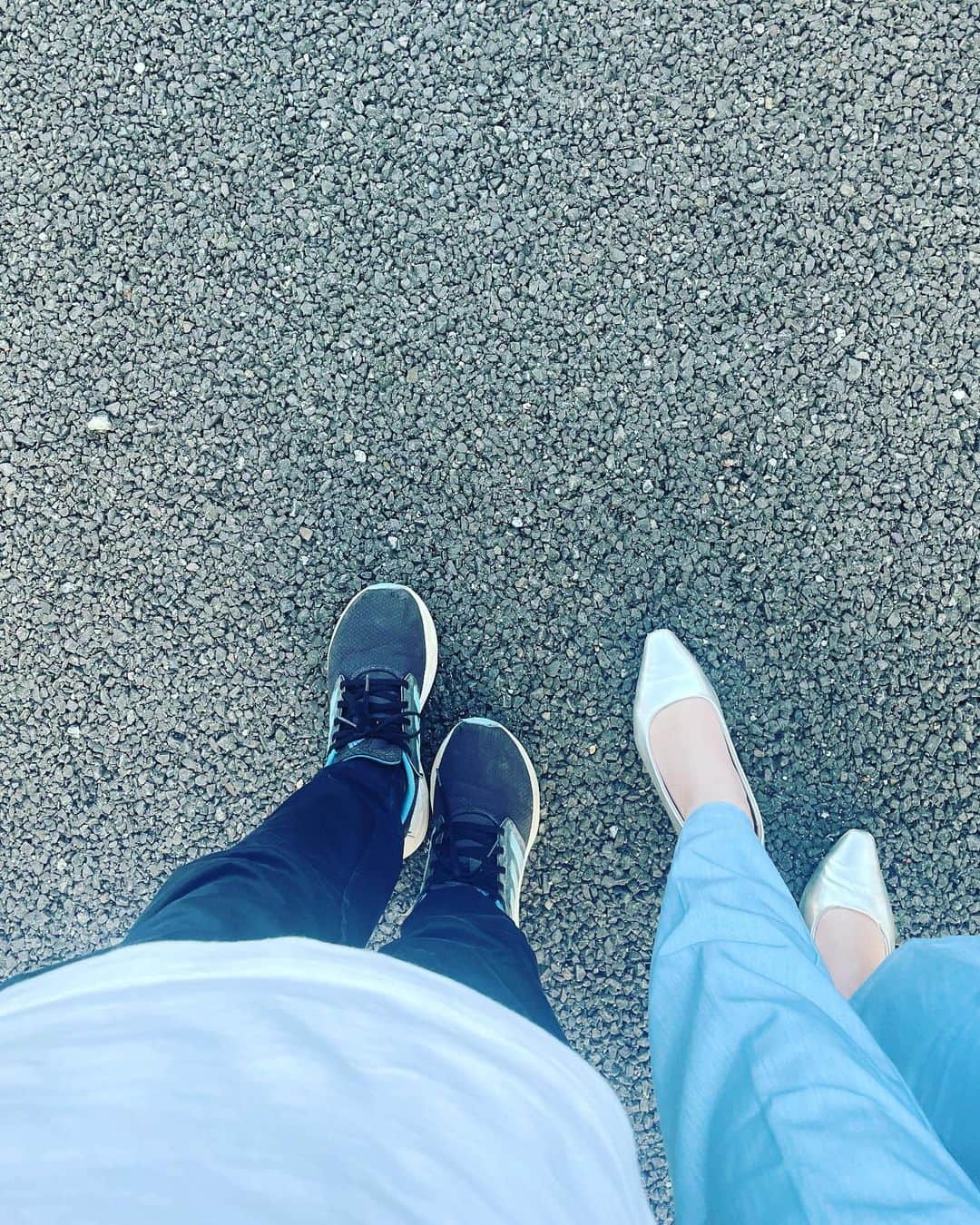 若林翔子さんのインスタグラム写真 - (若林翔子Instagram)「. . photo by 次男。  写真撮るのがすっごく好きみたい🤭 散歩してるだけでも 写真に撮るとなんかいい♡  #空写真　#靴のサイズ　#余裕で抜かれた」5月24日 20時11分 - shokowakabayashi1685