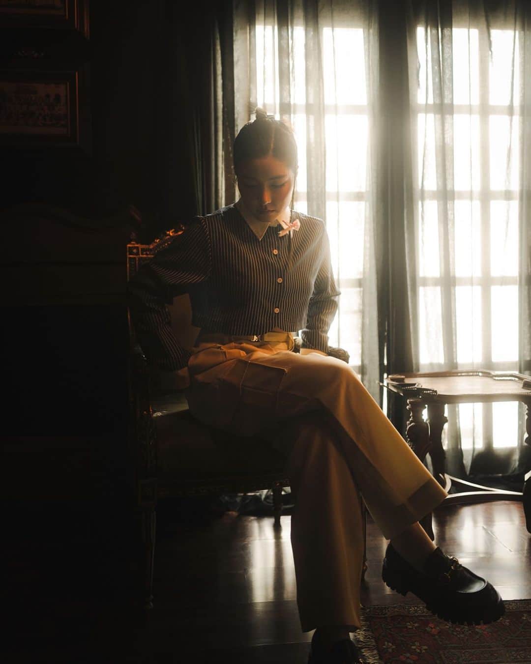 GYEON SEOのインスタグラム：「_* in the mansion  . . #gomdorishotz」
