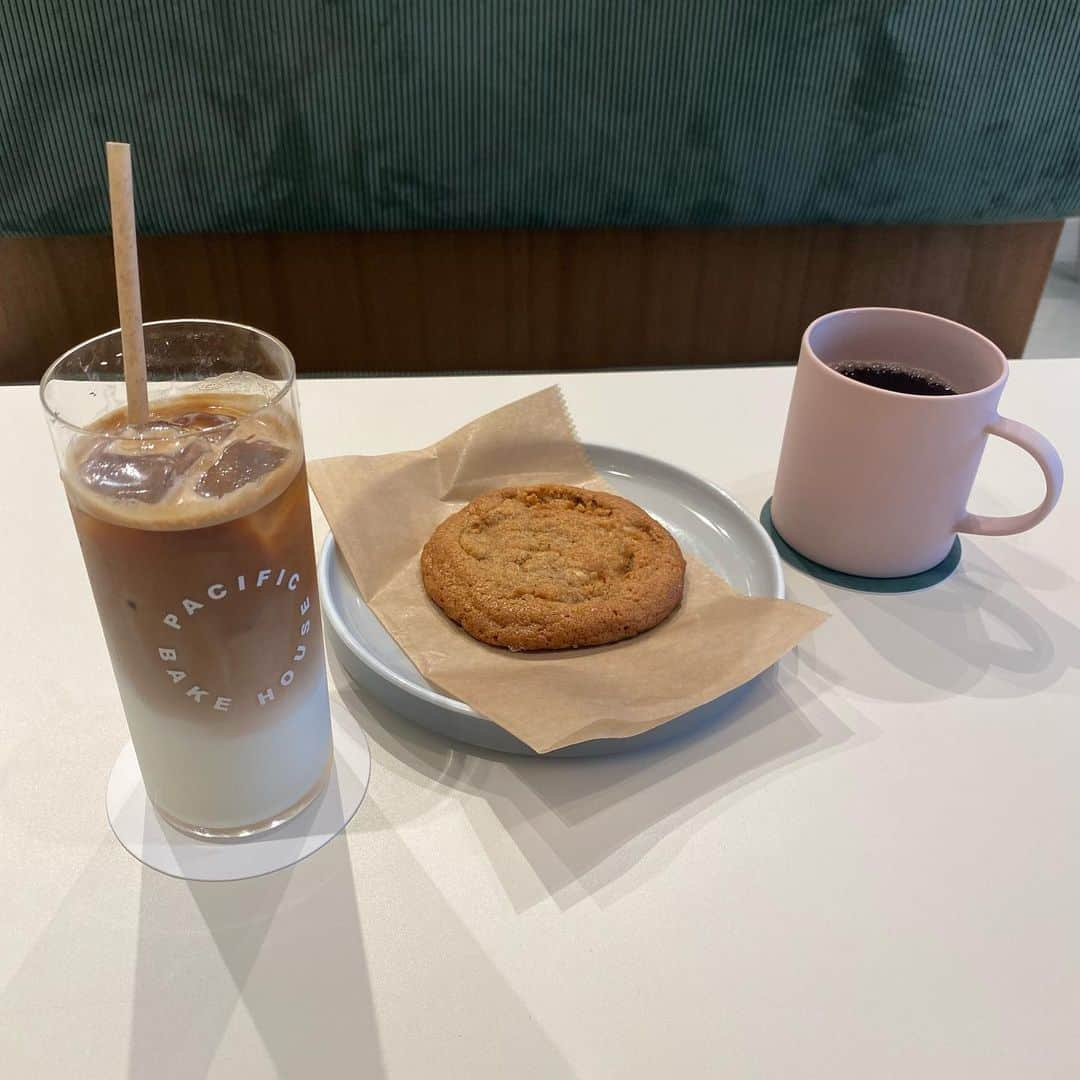 杉山優華さんのインスタグラム写真 - (杉山優華Instagram)「☕️🍪🐶」5月24日 20時20分 - fbyuuka29