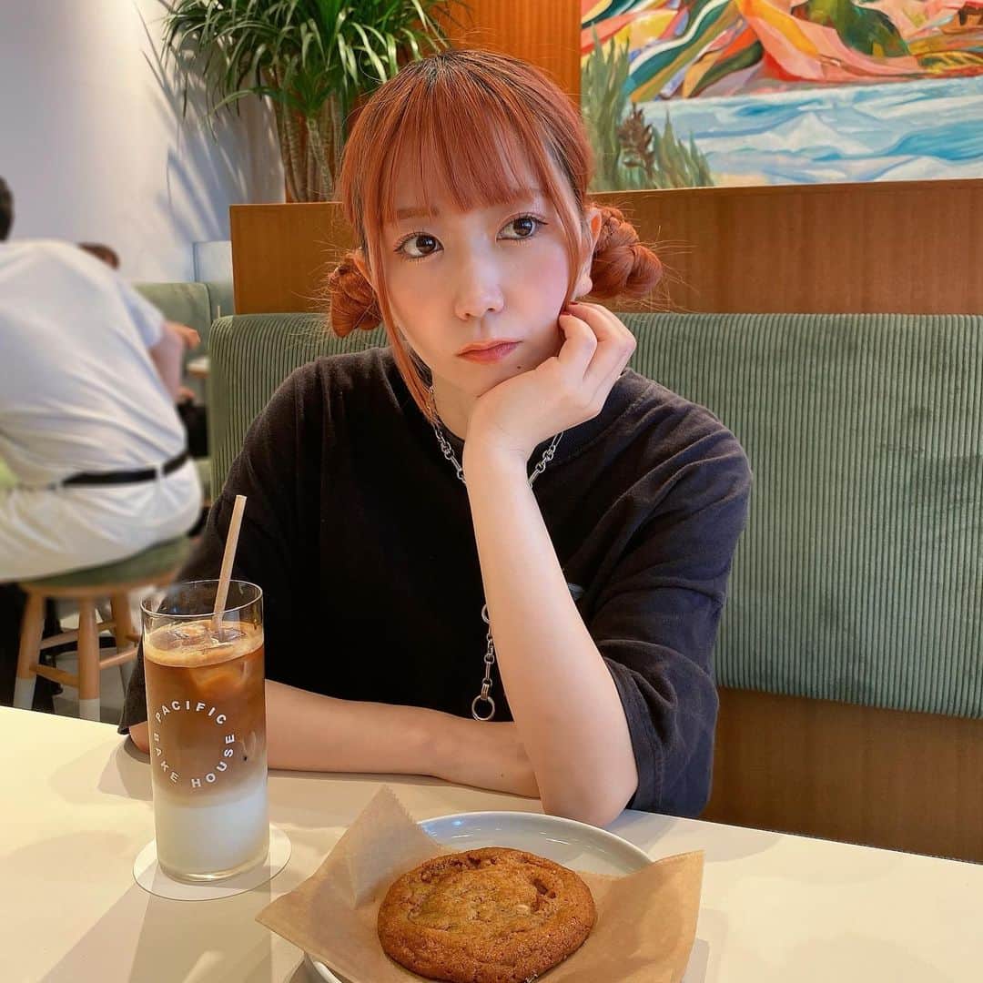 杉山優華のインスタグラム：「☕️🍪🐶」