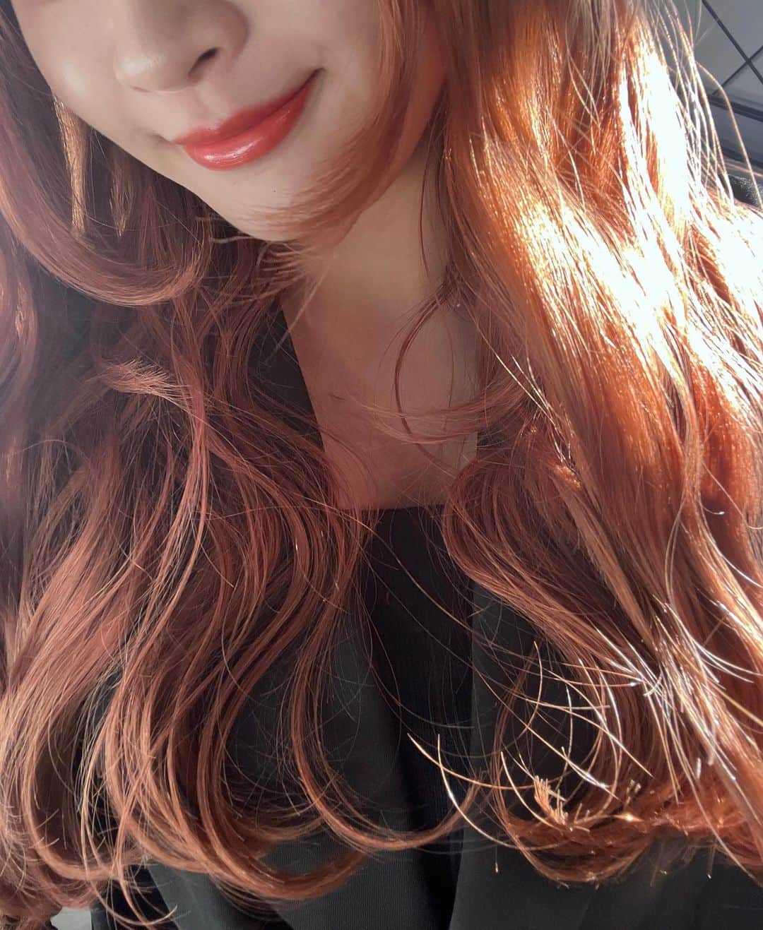 若林真帆のインスタグラム：「今まで波巻き出来なかったんだけどこの間何となくしてみたら簡単に出来てしまって今まで出来なかったのは？？？？ってなった🙄出来ないことが急にできるようになる時ってあるよね。 #波巻き #ウェーブ巻き」