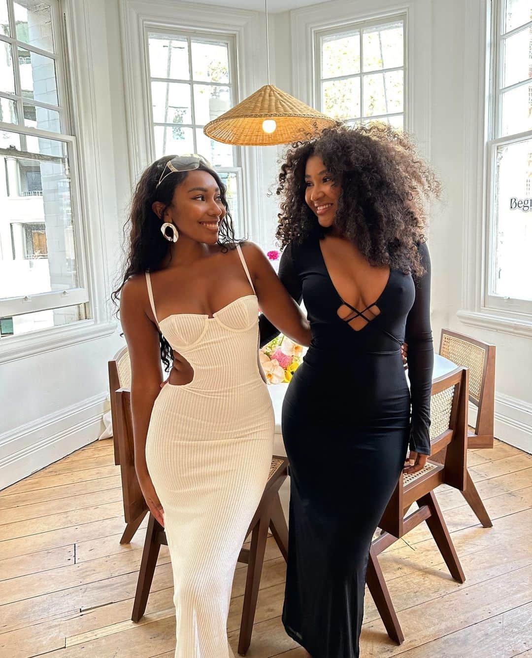 Beginning Boutiqueさんのインスタグラム写真 - (Beginning BoutiqueInstagram)「A monochrome moment 🖤 The gorgeous @daialarie and @thaymedeirass seen wearing the exclusive Tamara White Maxi Dress & Monni Black Maxi Dress at our Amor De Sol event last week ✨」5月24日 20時30分 - beginningboutique