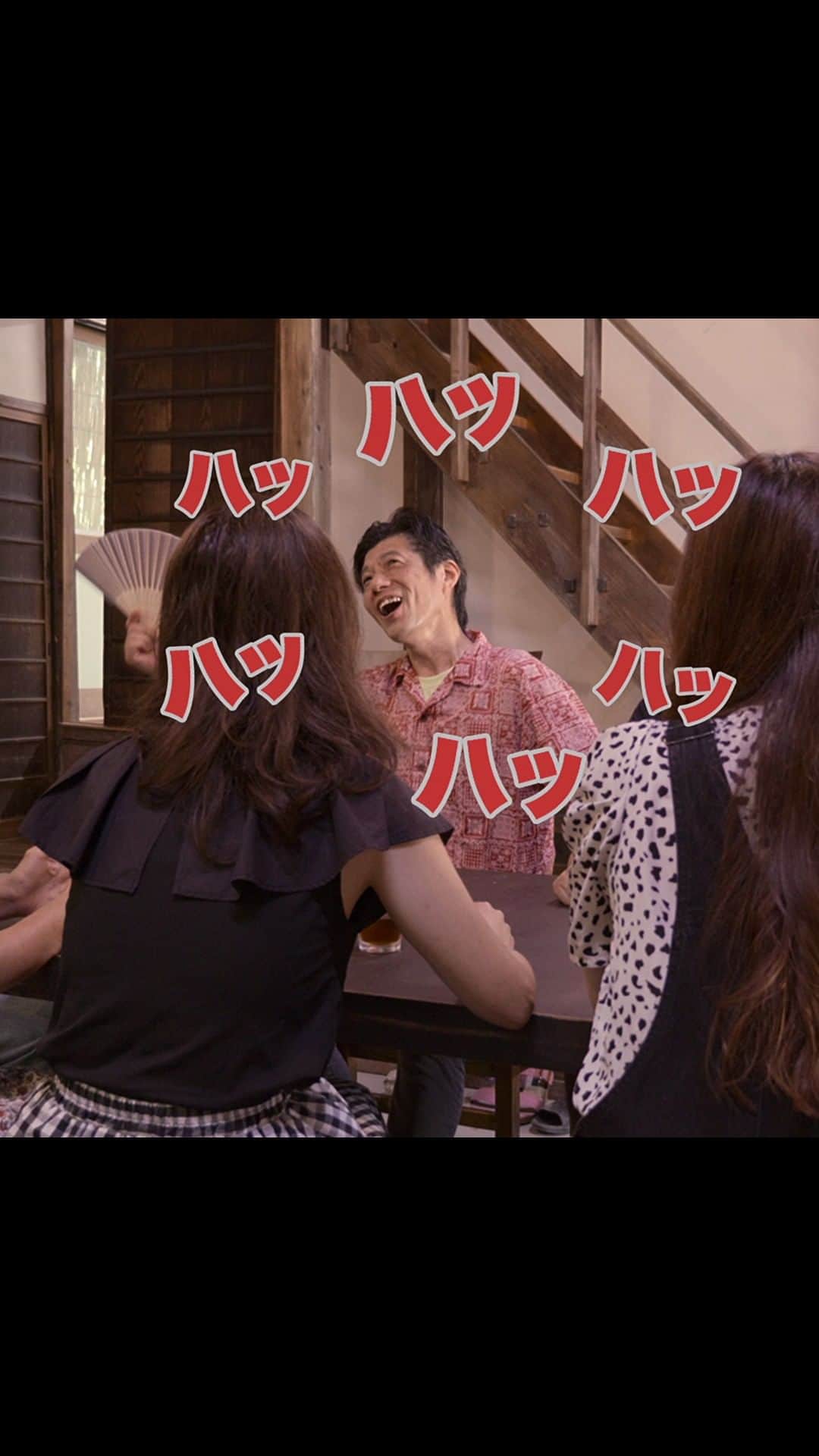 のインスタグラム：「くびれトレーナーのトモちんが入居することになり、謎のテンションではしゃぎまくる中さん。その浮かれっぷりにドン引きの女性陣。中さんの恋はこの後どうなってしまうのか...!?  #あいの里 #LoveVillage #ネットフリックス #ネトフリ #netflix」