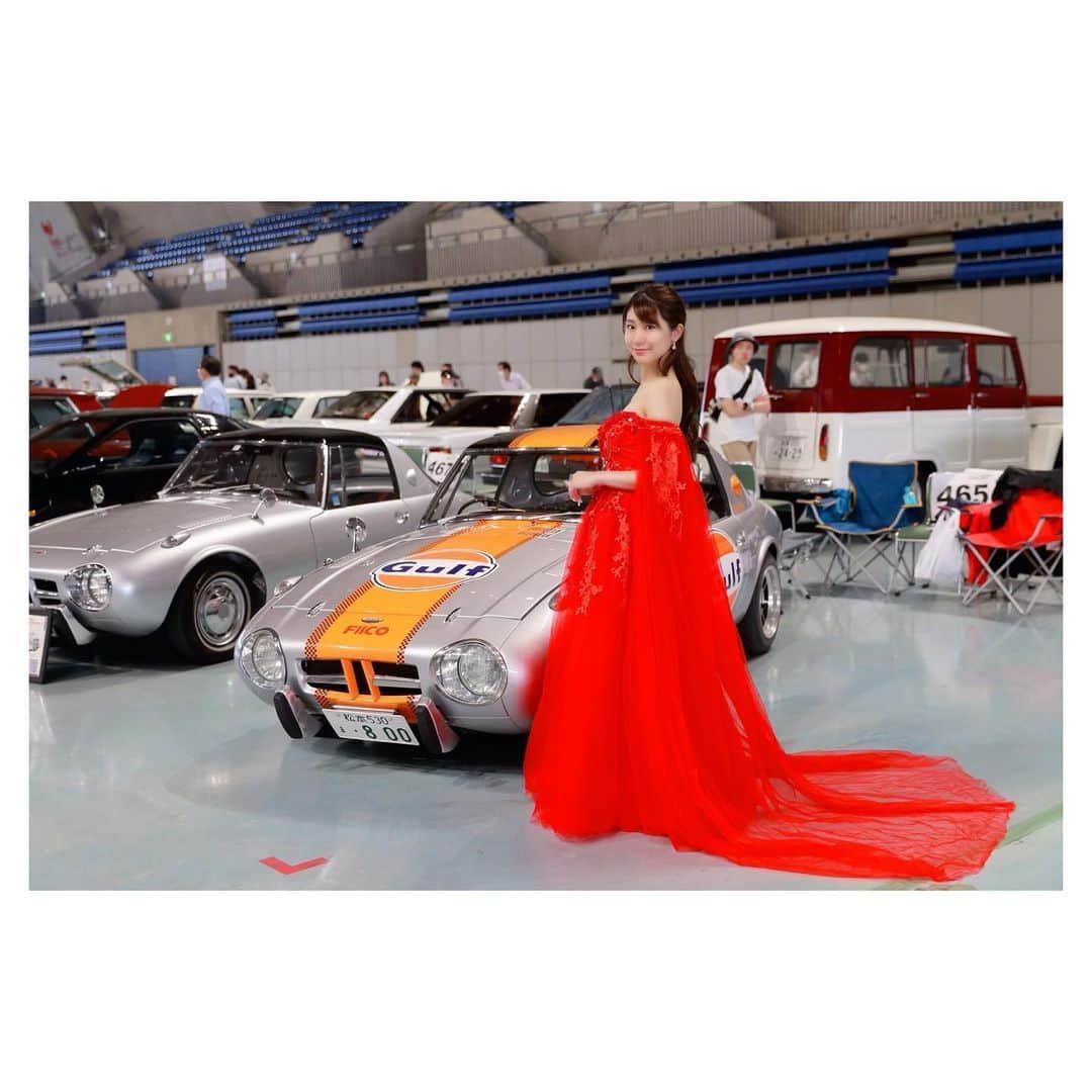 愛聖りさのインスタグラム：「. ノスタルジックカーショーin長野🚗❷  #車横モデル」