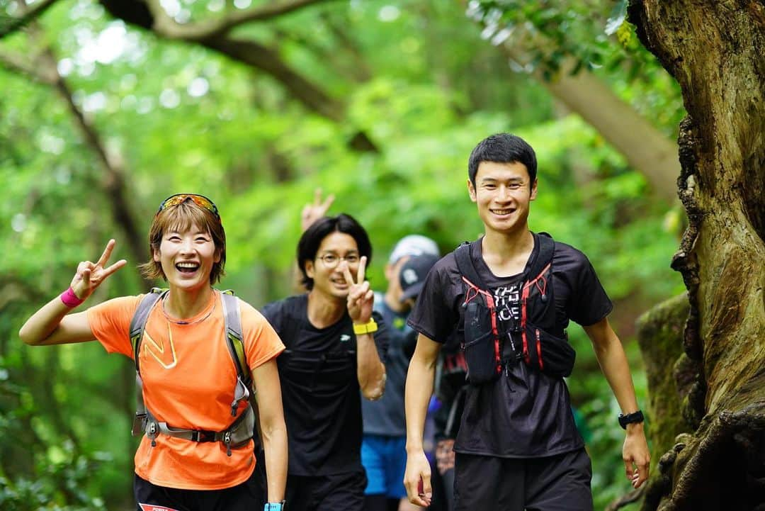 西谷綾子さんのインスタグラム写真 - (西谷綾子Instagram)「🏃‍♀️⛰️ 沢山写真撮ってもらったので📸🥰 あー、楽しかったな🥹 素敵な写真をありがとうございます💓 @osadagoshi   皆さんにお渡しをしたサラダバーグについて😋🥗🍽️ @saladburg  常温保存！なのでそのままパクッと食べられます😆 3種類ありますが、今回はカレー味🍛 脂質が少なくタンパク質豊富！  イベント休憩中に食べてくださった方から 「食べやすい！大豆なのに肉のジューシー感があり めちゃくちゃ美味しい！」  帰宅後、食べてくださった方はサラダと一緒に🥗 「美味しかったです😋✨ 思ったより味が濃かったです😳」  また感想を聞かせてもらえたら 私も担当者も喜びます🥹💓  サラダバーグのインタビューは💁‍♀️ https://youtu.be/YQR3lQlBWAA  #創業60周年こんにゃくメーカーがつくったサラダバーグ #サラダバーグ #アンバサダー #大豆ハンバーグ #ハンバーグ #大豆ミート  #タンパク質 #ヘルシー #低糖質 #低脂質 #簡単レシピ  #食物繊維 #高タンパク質#おやつ #おつまみ #ダイエット #グルテンフリー #ヴィーガン #glutenfree #vegan #soy #diet #healthy #healthyfood」5月24日 12時03分 - ayako.nishitani