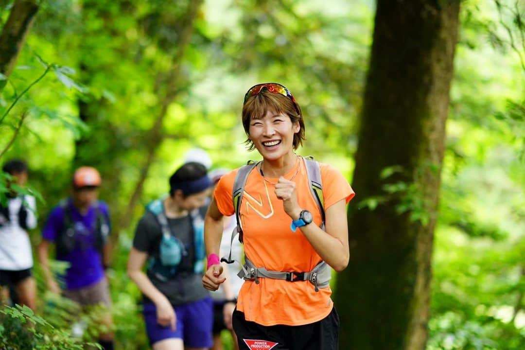 西谷綾子さんのインスタグラム写真 - (西谷綾子Instagram)「🏃‍♀️⛰️ 沢山写真撮ってもらったので📸🥰 あー、楽しかったな🥹 素敵な写真をありがとうございます💓 @osadagoshi   皆さんにお渡しをしたサラダバーグについて😋🥗🍽️ @saladburg  常温保存！なのでそのままパクッと食べられます😆 3種類ありますが、今回はカレー味🍛 脂質が少なくタンパク質豊富！  イベント休憩中に食べてくださった方から 「食べやすい！大豆なのに肉のジューシー感があり めちゃくちゃ美味しい！」  帰宅後、食べてくださった方はサラダと一緒に🥗 「美味しかったです😋✨ 思ったより味が濃かったです😳」  また感想を聞かせてもらえたら 私も担当者も喜びます🥹💓  サラダバーグのインタビューは💁‍♀️ https://youtu.be/YQR3lQlBWAA  #創業60周年こんにゃくメーカーがつくったサラダバーグ #サラダバーグ #アンバサダー #大豆ハンバーグ #ハンバーグ #大豆ミート  #タンパク質 #ヘルシー #低糖質 #低脂質 #簡単レシピ  #食物繊維 #高タンパク質#おやつ #おつまみ #ダイエット #グルテンフリー #ヴィーガン #glutenfree #vegan #soy #diet #healthy #healthyfood」5月24日 12時03分 - ayako.nishitani