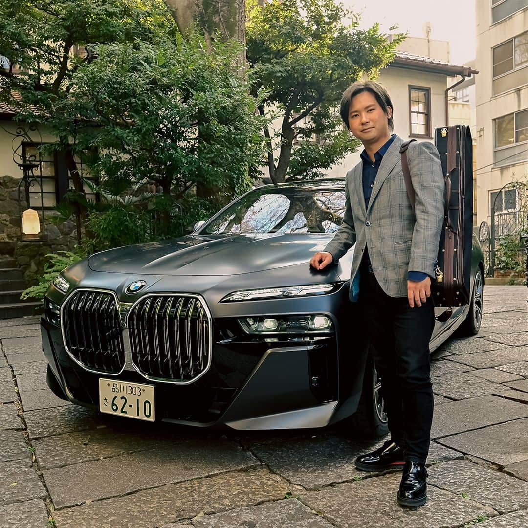 BMW Japanさんのインスタグラム写真 - (BMW JapanInstagram)「THE 7 すべてのクオリティが最上級  ツヤ消しブラックの車体が醸し出す雰囲気、車幅があるのに小回りが効き運転しやすいと語ったのは、ヴァイオリニスト #三浦文彰 さん。  先駆するラグジュアリー、BMW 740i M Sport（フローズン・ディープ・グレー）の魅力とは。  インタビュー記事は @bmwjapan アカウントトップのURLからチェック。  #FREUDEforever #先駆者が見た景色 #BMW #駆けぬける歓び #BMWJapan #THE7 #BMW7 #FORWARDISM」5月24日 12時00分 - bmwjapan