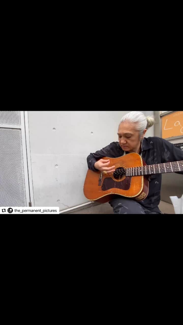 イマイアキノブのインスタグラム：「♠︎『One Garden』にご出演していただくイマイアキノブ＞氏より コメントをいただきました @the_permanent_pictures   6月8日(木) at Shimokitazawa Flowers Loft OPEN 18:30 / START 19:00 ￥3,500(＋1DRINK代) LIVE ACT イマイアキノブ 佐々木亮介＜a flood of circle / THE KEBABS＞  #佐々木亮介 #イマイアキノブ #livemusic」