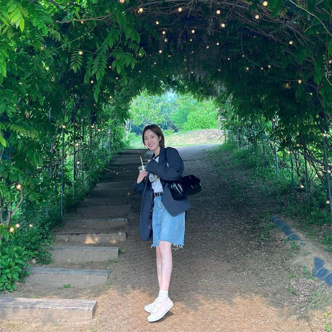 チン・ジヒのインスタグラム：「뒤죽박죽 #근황 투척 후 #도망 🤪」
