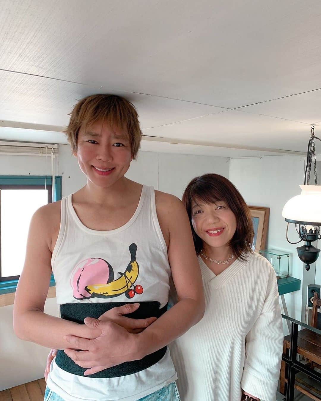 楽しんごさんのインスタグラム写真 - (楽しんごInstagram)「身長183㎝でこのざま  ふざけんなよこのカフェ☕️」5月24日 12時24分 - tanoshingo.official