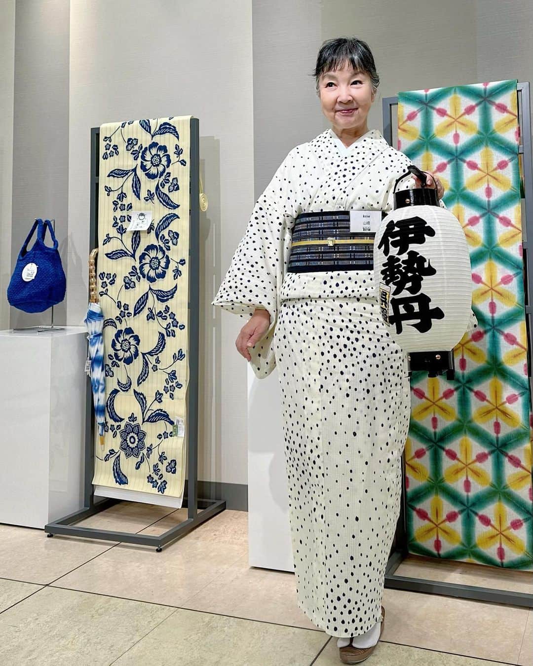 山崎陽子のインスタグラム：「伊勢丹新宿店1日目 浴衣フェアが始まりました。 yunahicaのバッグもあります✴︎ #イセタンユカタ2023 #ゆかたは花火大会だけじゃない  @isetangofuku #伊勢丹呉服  #yunahica #リネンヤーンバッグ #クロッシェバッグ  #山崎陽子 #おとなの浴衣はじめます」