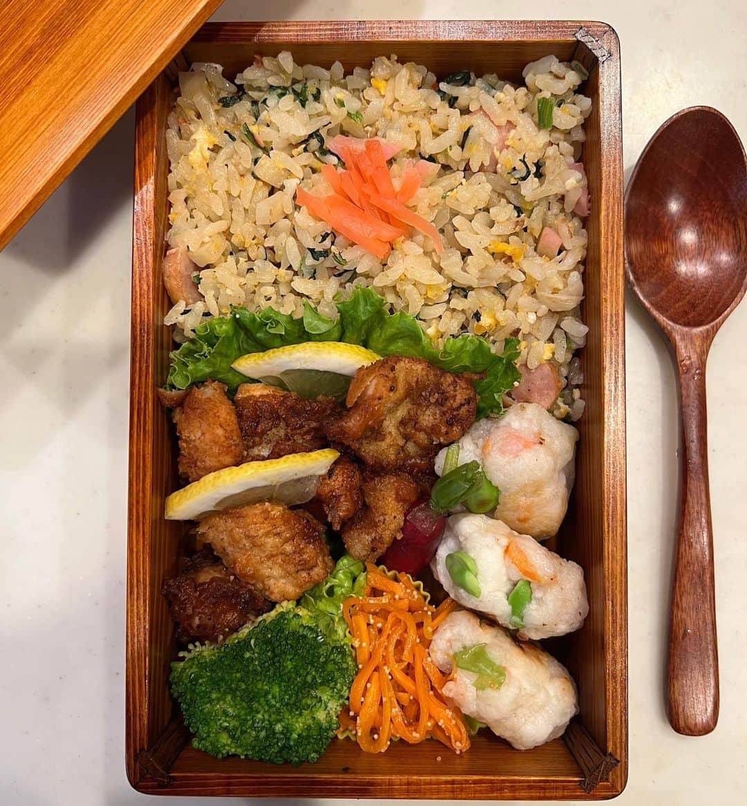 Rieさんのインスタグラム写真 - (RieInstagram)「お弁当キロク　part2  詳しくはハイライトへ🫰  大切な息子へのお弁当は 毎朝の試練でもあり、コミュニケーションツールのひとつ🥹  #お弁当#わっぱ#高校生弁当」5月24日 12時44分 - riemirin_k