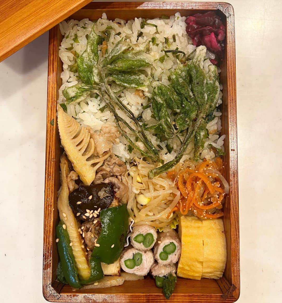 Rieさんのインスタグラム写真 - (RieInstagram)「お弁当キロク　part2  詳しくはハイライトへ🫰  大切な息子へのお弁当は 毎朝の試練でもあり、コミュニケーションツールのひとつ🥹  #お弁当#わっぱ#高校生弁当」5月24日 12時44分 - riemirin_k