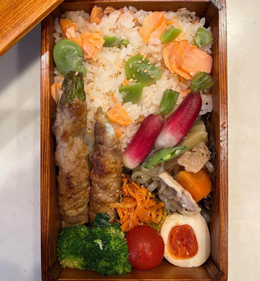 Rieさんのインスタグラム写真 - (RieInstagram)「お弁当キロク　part2  詳しくはハイライトへ🫰  大切な息子へのお弁当は 毎朝の試練でもあり、コミュニケーションツールのひとつ🥹  #お弁当#わっぱ#高校生弁当」5月24日 12時44分 - riemirin_k