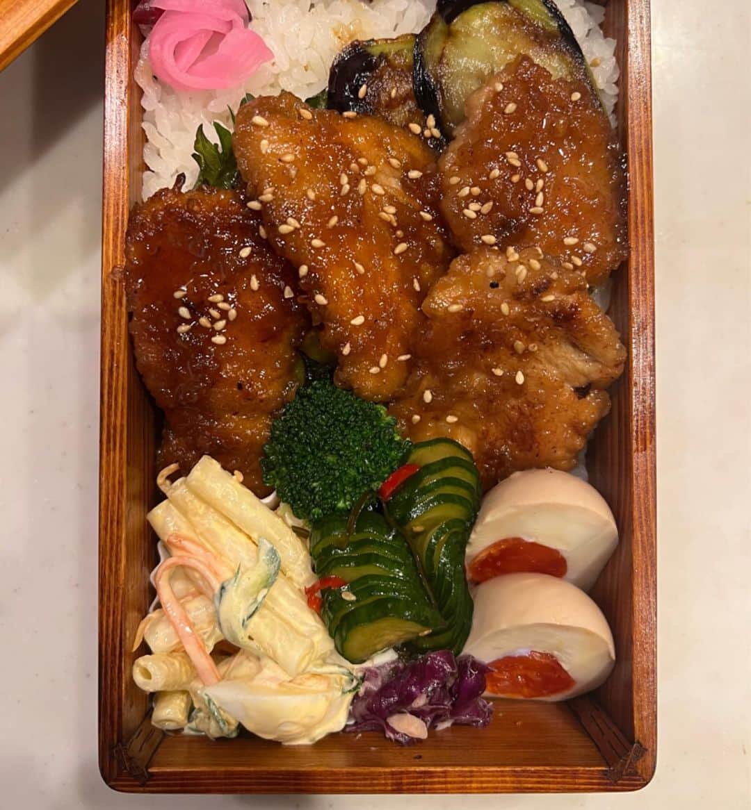 Rieさんのインスタグラム写真 - (RieInstagram)「お弁当キロク　part2  詳しくはハイライトへ🫰  大切な息子へのお弁当は 毎朝の試練でもあり、コミュニケーションツールのひとつ🥹  #お弁当#わっぱ#高校生弁当」5月24日 12時44分 - riemirin_k