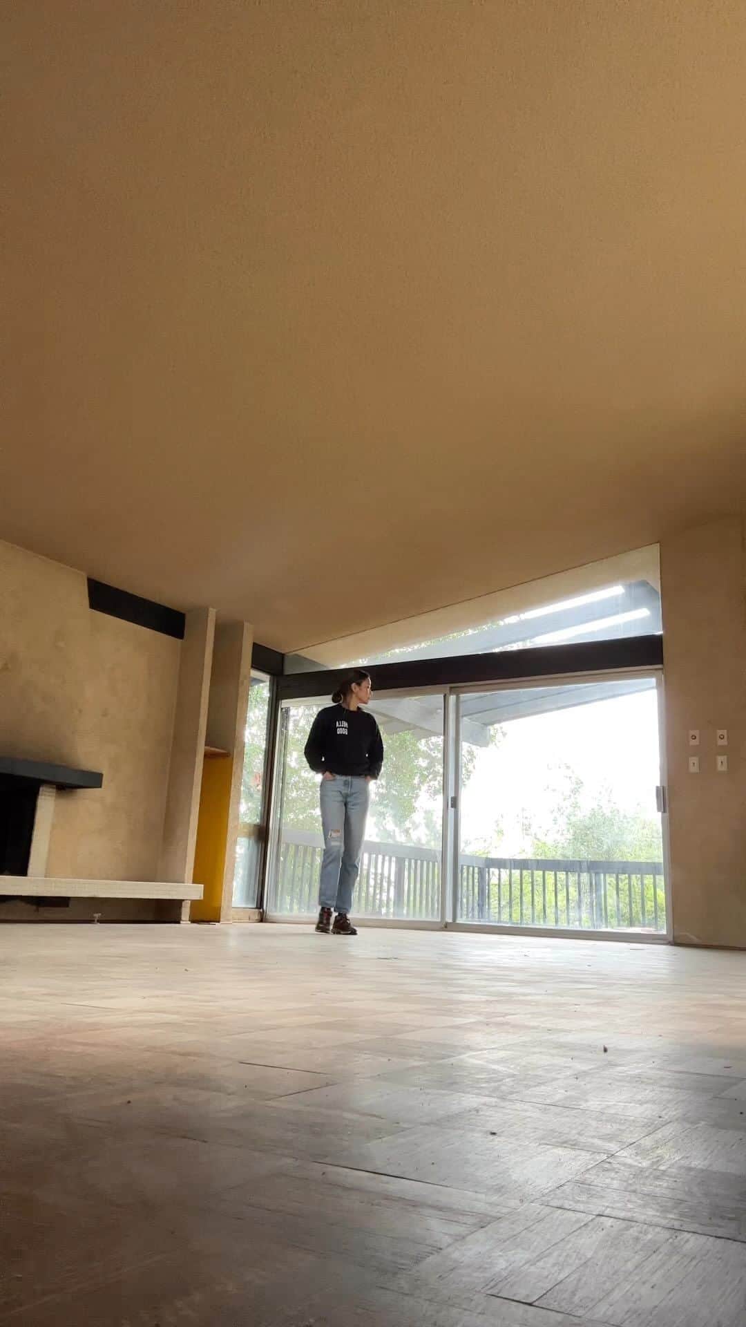 ジェイミー・チャンのインスタグラム：「I did a big thing, made a big move. I saved up and purchased a forever home on 3 acres of land. A home where I can see us raising our kids with room to run, dirt bike and be in nature! A multigenerational home, if designed correctly. It’s going to need a lot of tender loving care (and A TON of landscaping) and I guarantee it will be a very stressful endeavor. But when it’s done, hopefully it will all be worth it.」
