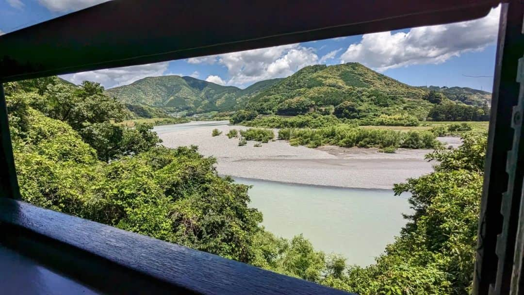 東京観光専門学校さんのインスタグラム写真 - (東京観光専門学校Instagram)「鉄道サービス学科1年生 #静岡研修 へ☀️  1泊2日の研修へ 今日は #大井川鐵道 に乗車🚊 昨年台風の被害を受けた大井川鐵道 昨年の鉄道サービス学科1年生が 復興を祈願した #ヘッドマーク を 作成しました🙏  天気がよくてなによりです☀️ 充実した研修になりますように😊 #東京観光専門学校　#鉄道サービス学科　#研修旅行　#鉄道好き　#鉄道専門学校」5月24日 12時54分 - tokan_1967