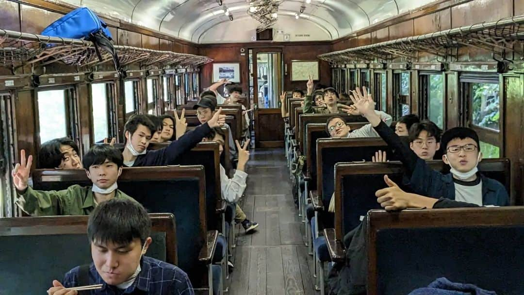 東京観光専門学校さんのインスタグラム写真 - (東京観光専門学校Instagram)「鉄道サービス学科1年生 #静岡研修 へ☀️  1泊2日の研修へ 今日は #大井川鐵道 に乗車🚊 昨年台風の被害を受けた大井川鐵道 昨年の鉄道サービス学科1年生が 復興を祈願した #ヘッドマーク を 作成しました🙏  天気がよくてなによりです☀️ 充実した研修になりますように😊 #東京観光専門学校　#鉄道サービス学科　#研修旅行　#鉄道好き　#鉄道専門学校」5月24日 12時54分 - tokan_1967