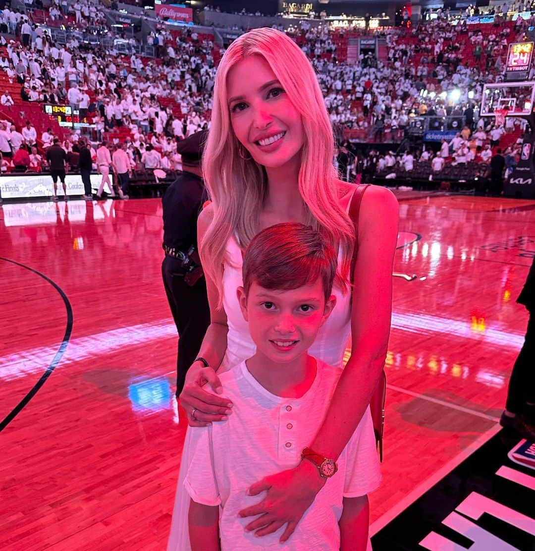 イヴァンカ・トランプのインスタグラム：「🔥🙌💥🏀⛹️‍♀️💫🔥  #GAME4 WITH MY MVP!」