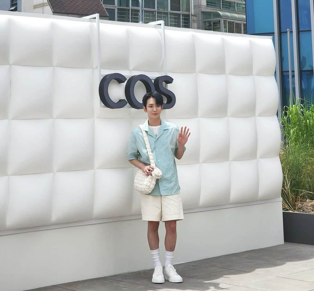 SHINeeさんのインスタグラム写真 - (SHINeeInstagram)「🤍 COS X KEY 💚  #KEY #키 @bumkeyk #SHINee #샤이니  #COS #코스 @cosstores @cosstores_kr」5月24日 13時04分 - shinee