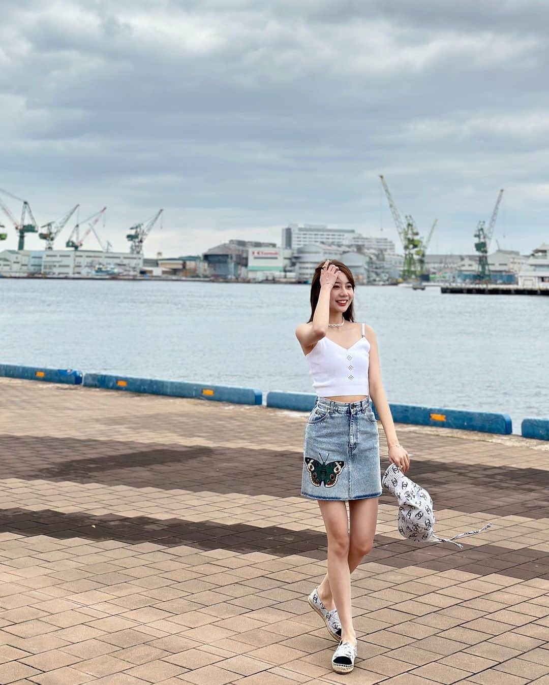 王依君のインスタグラム：「💎🫰夏が来て海に行きたいなあ〜！」