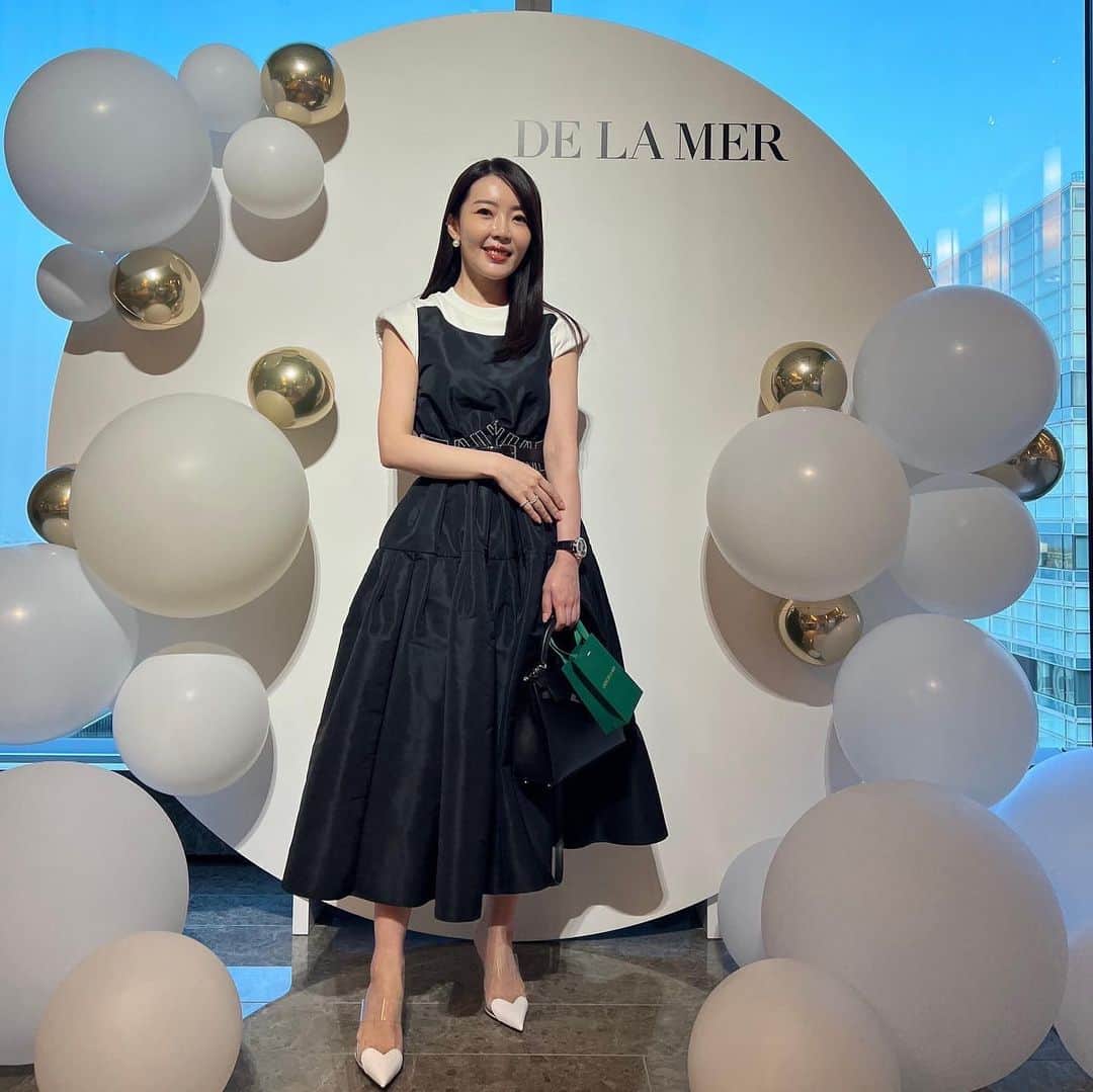 大野真理子のインスタグラム：「👗 #alexandermcqueen  👡#alaia  👜　#hermes」
