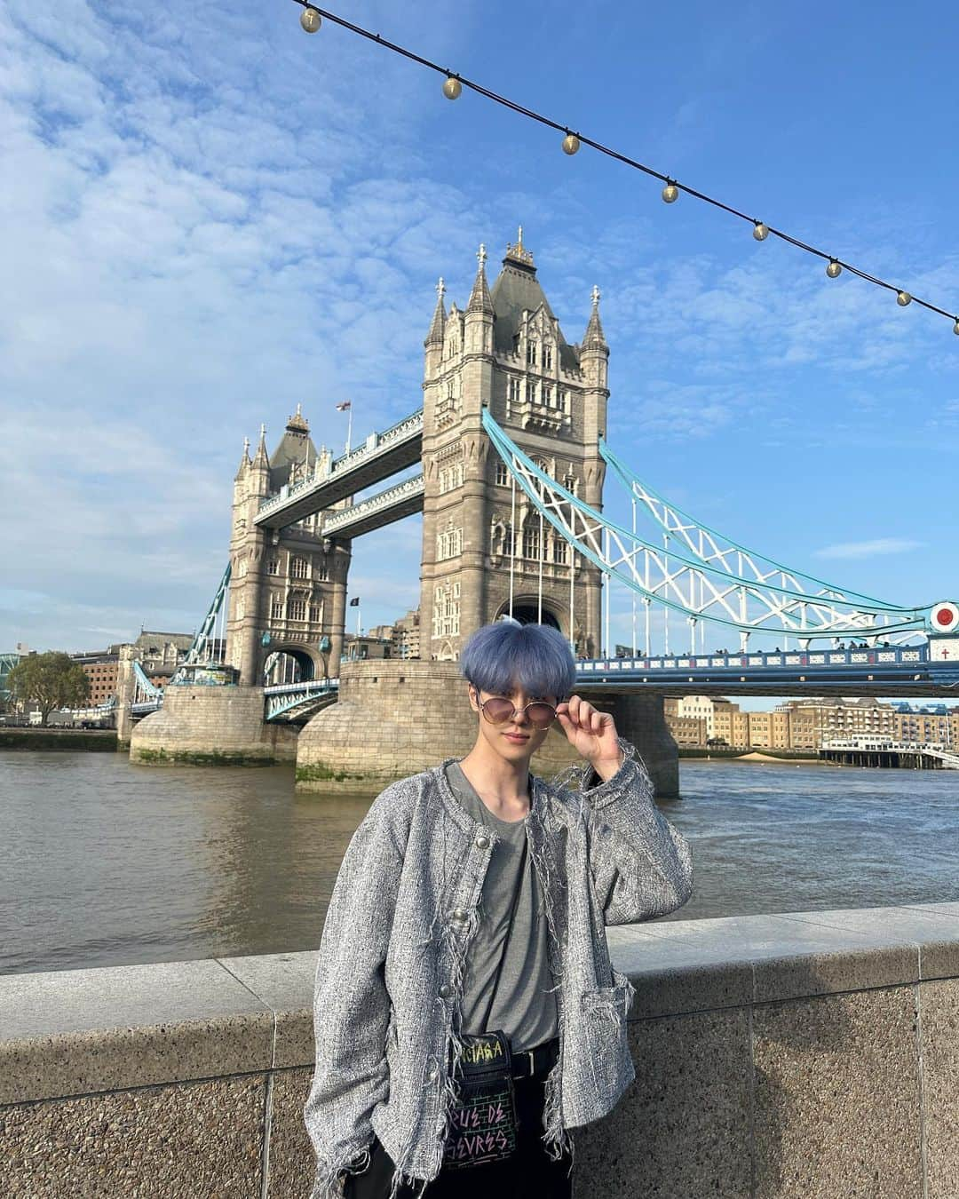 キム・ドンハンさんのインスタグラム写真 - (キム・ドンハンInstagram)「엘리베이터 타고 London Eye가기☀️」5月24日 13時57分 - don9_han