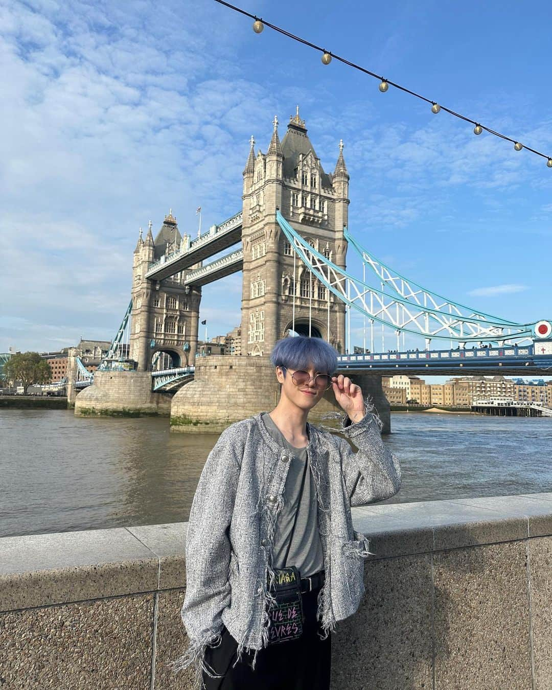 キム・ドンハンさんのインスタグラム写真 - (キム・ドンハンInstagram)「엘리베이터 타고 London Eye가기☀️」5月24日 13時57分 - don9_han