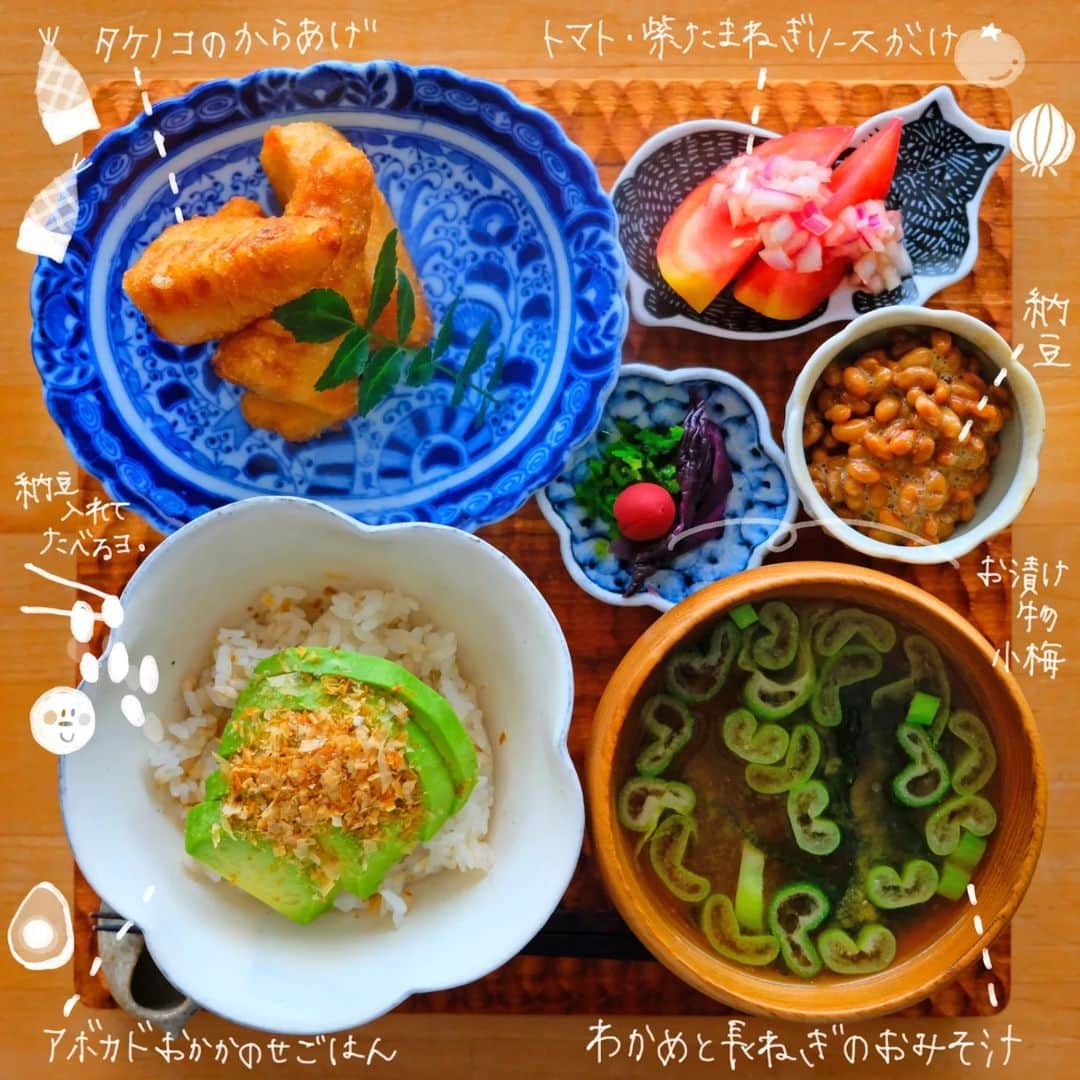 のインスタグラム：「𝟸𝟶𝟸𝟹.𝟻.𝟸𝟺.𝚆𝚎𝚍𝚗𝚎𝚜𝚍𝚊𝚢①  ＼ℙ𝕌ℕ𝕀ℂ𝔸𝔽𝔼 𝕃𝕌ℕℂℍ.𓌉◯𓇋／ ✿ ある日のおうちごはん。 ・たけのこのから揚げ ・トマト紫たまねぎのソースがけ ・アボカドおかかのせごはん ・納豆 ・お漬物、小梅 ・わかめと長ネギのお味噌汁 ✿  たけのこのから揚げ―――！！ これが食べたかったのだよ。  たけのこの魅力は 大人になってから 気づきました(笑)  育った場所が田舎だったので 春は山菜の オンパレードだったので なんとなく苦手だったのですが 大人になると たけのこや山菜が 美味しくって 食べたくなるものですね♡ 食べれて大満足♡  ごちそうさまでした。 ・ ・ ・ #なっつごはん🍚」